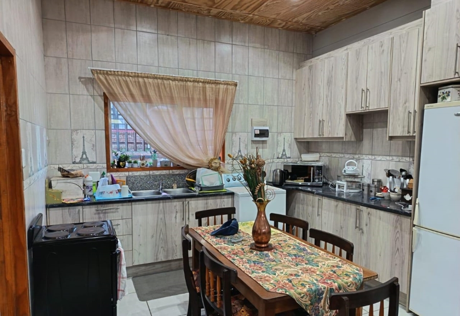 5 Bedroom Property for Sale in Seemeeu Park Western Cape